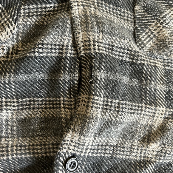 Roots Flannel Button up - Picture 5 of 6